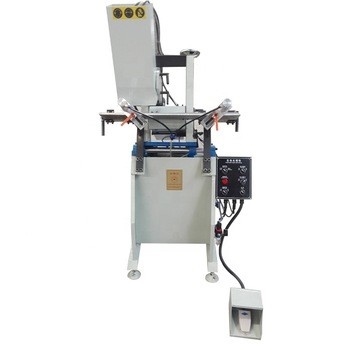 中国 二重軸線水スロット製粉のための調節可能な製粉の長さのUpvcの窓機械 サプライヤー