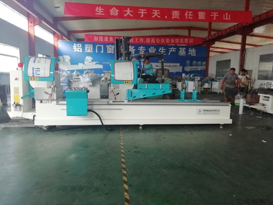 中国 CNCアルミニウム窓機械プロフィールの切断は機械LJZ2 - CNC -を500X4200見ました サプライヤー