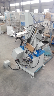 中国 二重軸線水スロット製粉のための自動的にプロセスUPVCの窓機械 サプライヤー